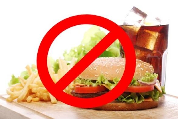 Bei Gastritis sind Fastfood und kohlensäurehaltige Getränke verboten